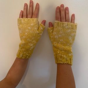 Mossimo Supply Co.Ombré Yellow Hobo Gloves